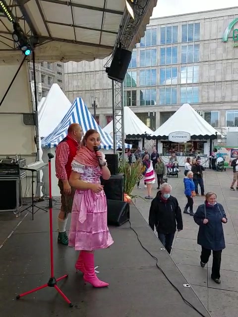 Duo Atemlos beim Oktoberfest am Alexanderplatz in Berlin