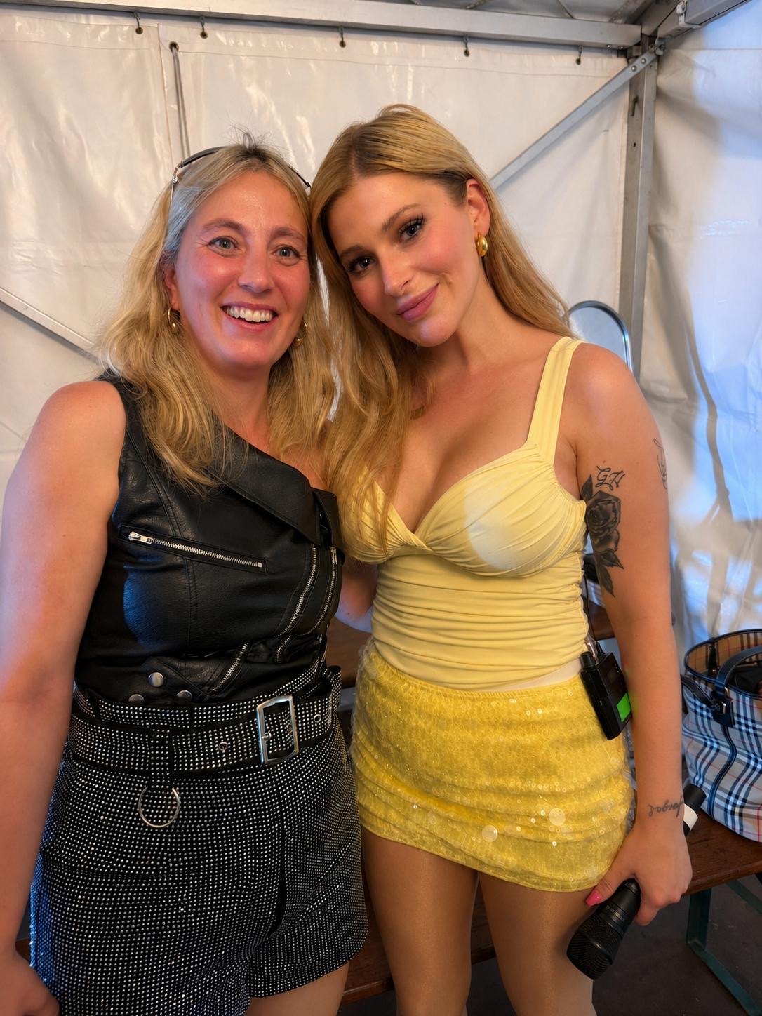 Antje von Duo Atemlos mit Marie Reim backstage beim Stadtfest Cottbus 2026