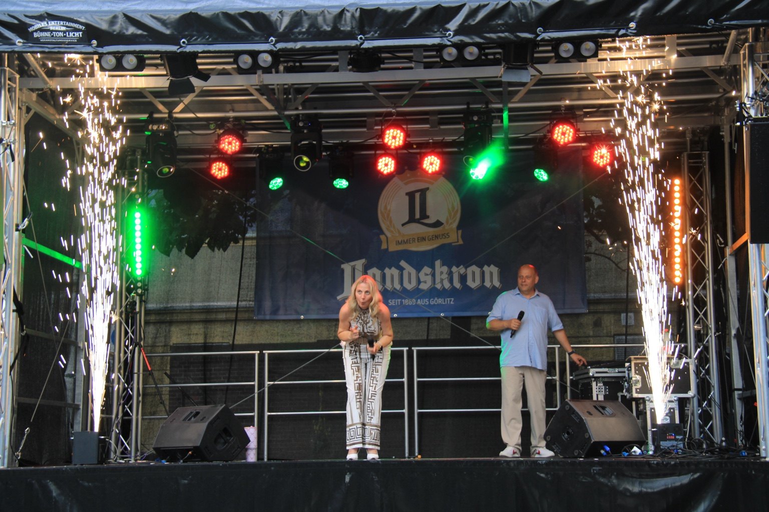Duo Atemlos live mit Bühnenfontänen beim Stadtfest Cottbus