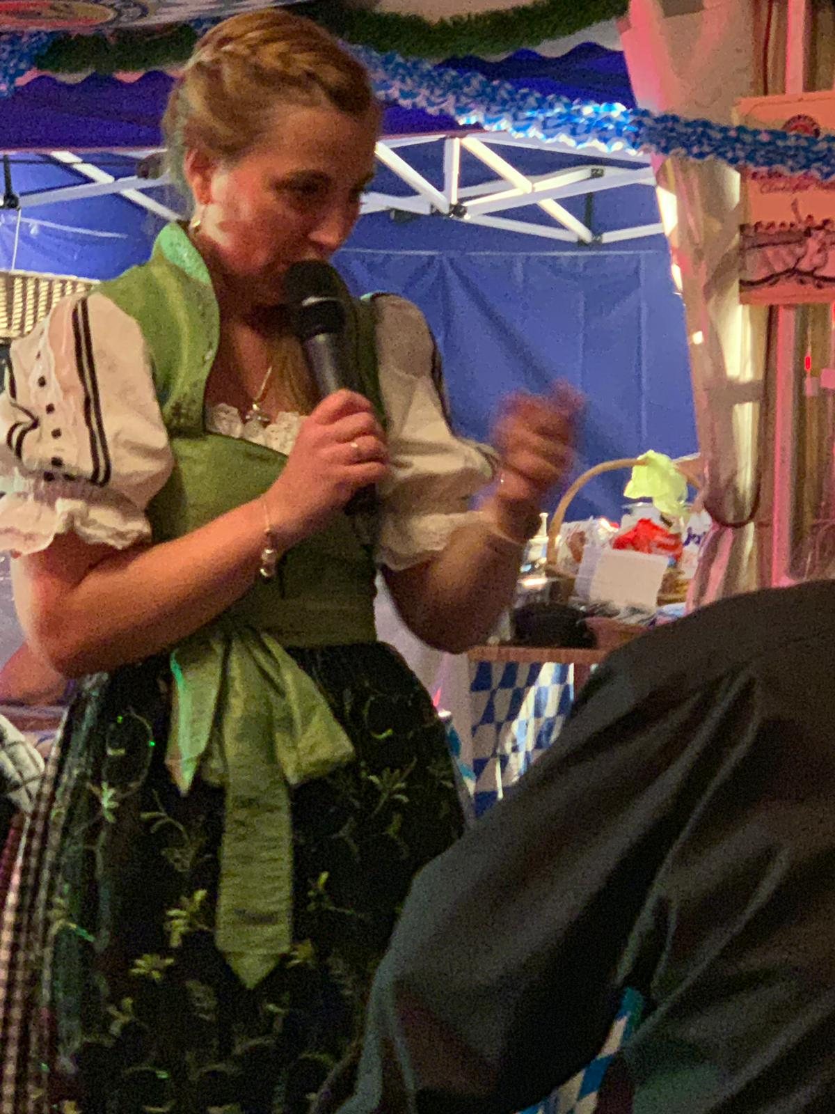 Antje von Duo Atemlos singt nah am Publikum
