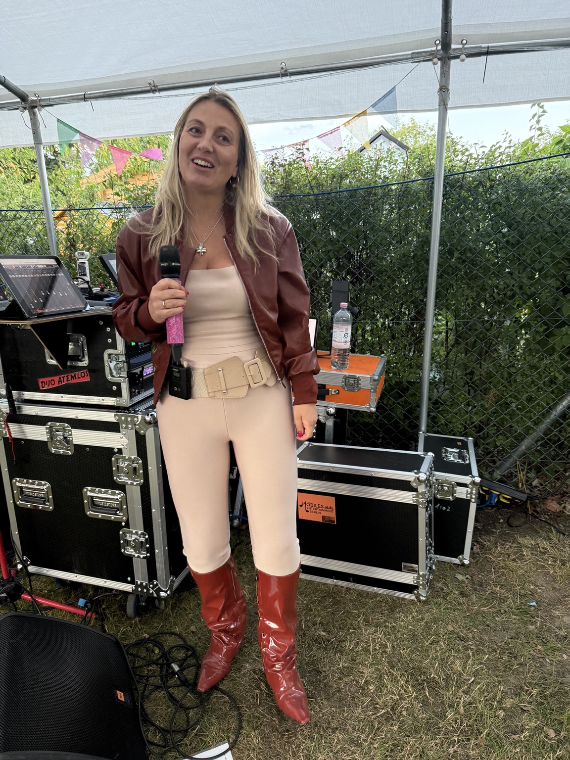 Antje von Duo Atemlos vor dem Sommerfest-Auftritt