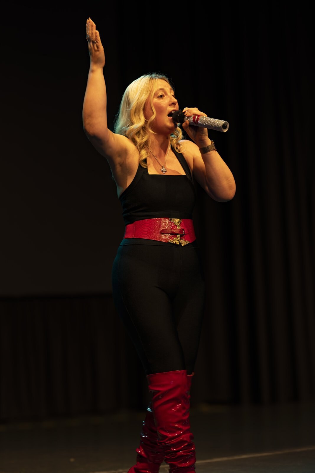 Antje von Duo Atemlos live auf der Bühne